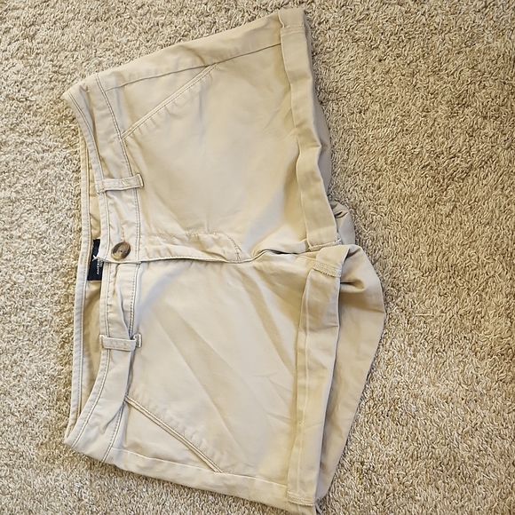 American Eagle Outfitters Pants - American eagle cream colored shorts Size 6